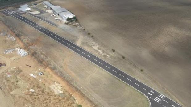 Panorámica de la pista de despegue del aeródromo de Guillena