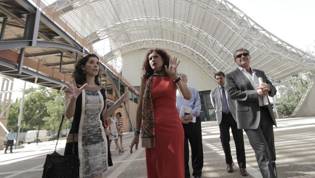 María Jesús Montero durante su visita al Pabellón del Futuro en la Isla de la Cartuja