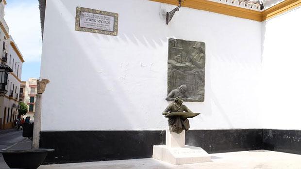 El monumento a Machado de nuevo en su lugar original