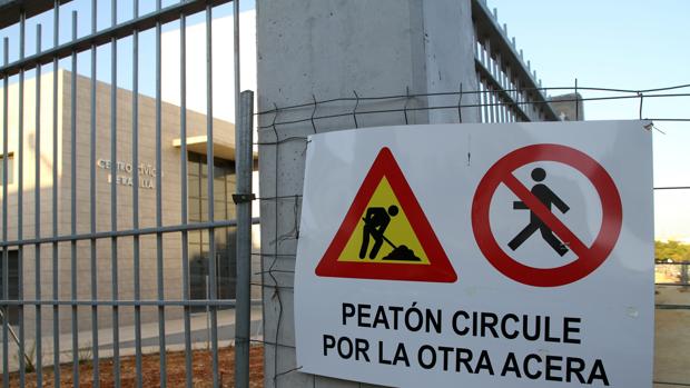 Ver un cartel que anuncia obras en Sevilla conlleva un proceso de muchos meses