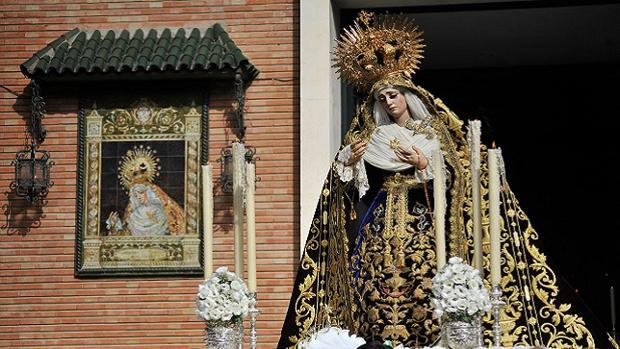 Las Cigarreras aplaza el rosario de la Virgen por la Carrera de la Mujer