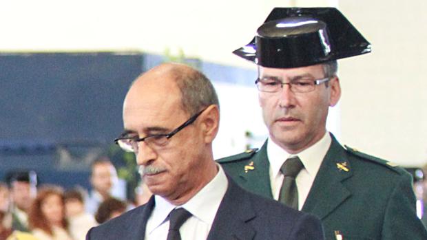 Fernando Vera García, de uniforme, en la entrega de medallas