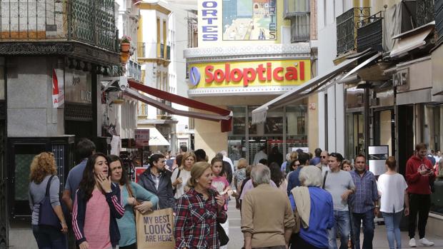 Una imagen de la calle Sierpes Tetuán en la mañana de ayer