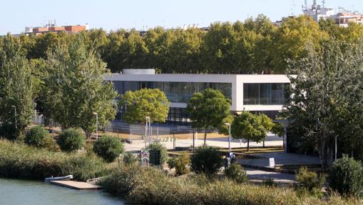 La bibliotca pública junto al Paseo Juan Carlos I