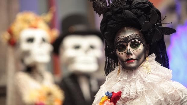 Astronave Sentirse mal Existencia Muertos mexicanos y payasos diabólicos, los disfraces más comprados en  Sevilla para Halloween