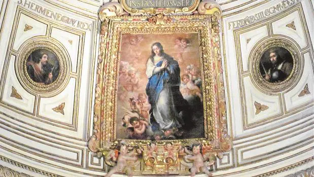 La Inmaculada entre San Hermenegildo y San Fernando en la Sala Capitular
