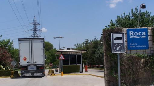 Acceso a la antigua fábrica de Roca en Alcalá de Guadaíra