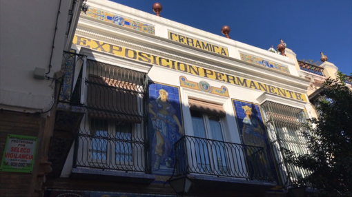 La antigua fábrica Santa Ana, hoy convertida en tienda y donde se instala el Museo de la Cerámica