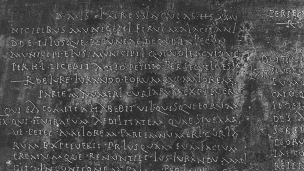 Detalle del texto de una ley romana