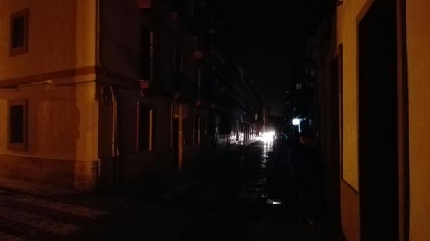 Un cable afectado por unas obras ha dejado a Triana y zonas del Centro de Sevilla a oscuras durante una hora