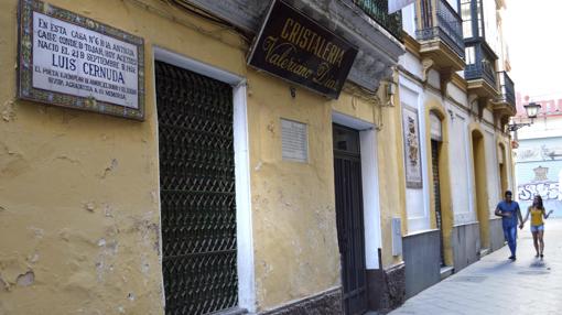 Fachada de la casa natal de Luis Cernuda, situada en la calle Acetres