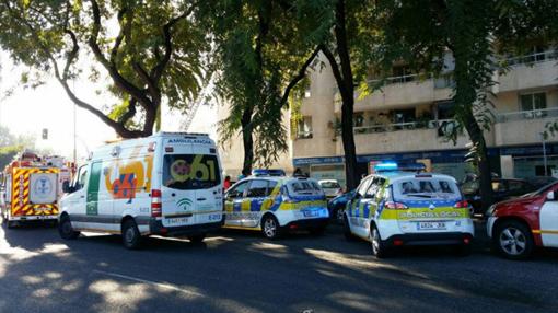 Efectivos de bomberos, emergencias sanitarias y Policía Local en el incendio