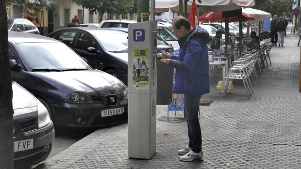 Los residentes en el entorno del Prado de San Sebastián piden que se amplíe la zona azul