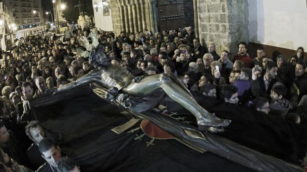 La Hiniesta acerca la Cuaresma con el primer vía crucis