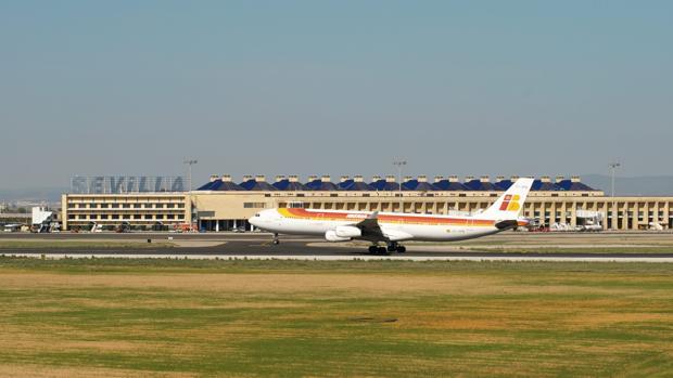 Un avión en el aeropuerto de San PAblo