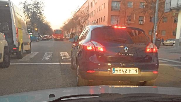 El coche oficial, marchándose del instituto