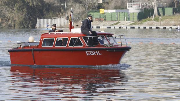 El bote del «Malaspina» realizó una batimetría del río para localizar anomalías