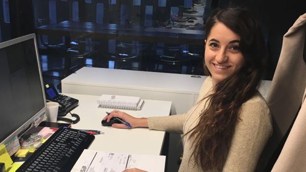 Diana Sahakyan, 23 años, estudia Administración y Dirección de Empresas y trabaja como contable