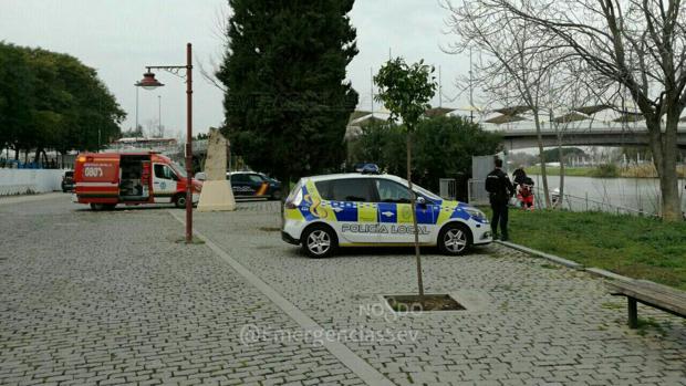 Hallan el cadáver de un hombre en el Guadalquivir a la altura del puente del Cachorro