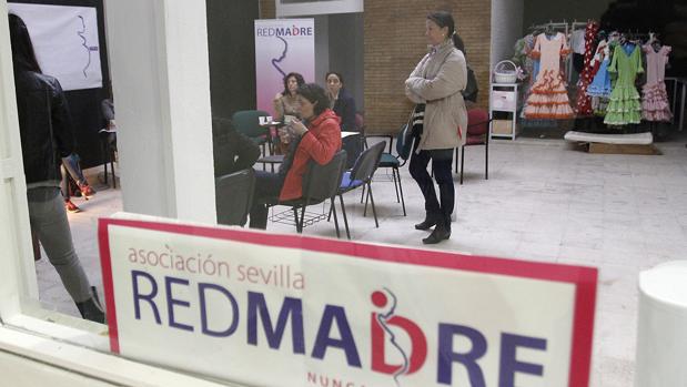 Interior de la sede de Redmadre en Sevilla