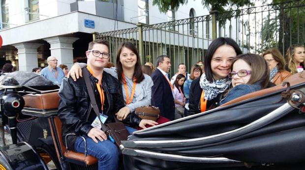 Ruta en coches de caballos para jóvenes con síndrome de Down