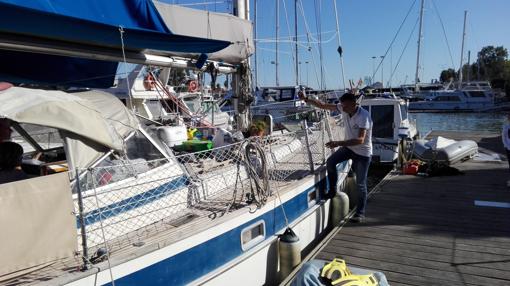 El barco se encuentra atracado en el pantalán del Club Náutico de Sevilla