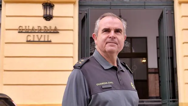 El nuevo general jefe de la Guardia Civil en Andalucía, Manuel Contreras, en el cuartel de Eritaña