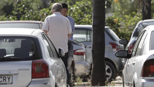 Momento del pago de una de las propinas