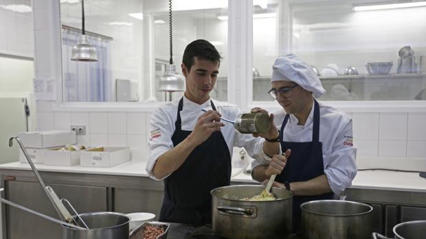 Una clase de cocina en el restaurante Zelai