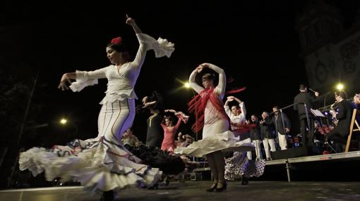 Se instalará un escenario junto a la portada de la Feria de Sevilla