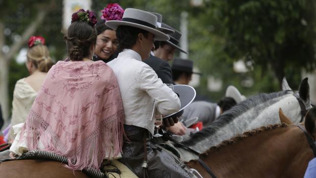 Sevilla roza el lleno en el primer fin de semana de Feria