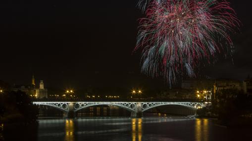 Los fuegos artificiales desde el puente de Triana