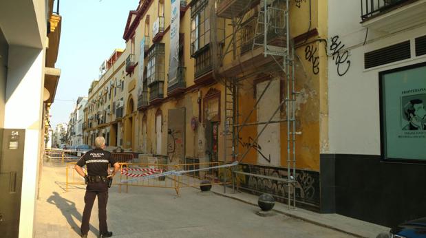 Cortan la calle Santa Ana tras los daños causados por unas obras