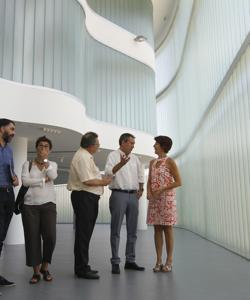 Juan Espadas cuando visitó el edificio en agosto de 2015, tras ser investido alcalde