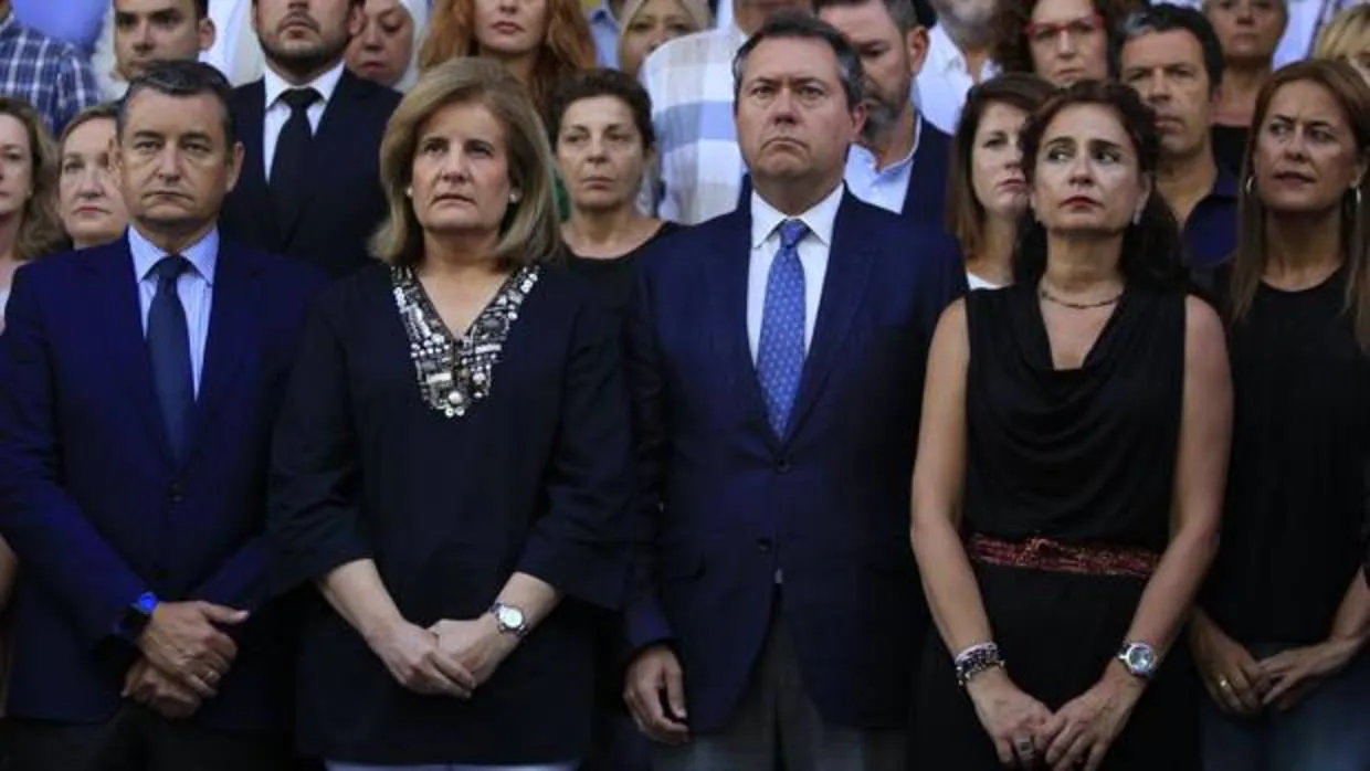 Fátima Báñez, junto al delegado del Gobierno, el alcalde de Sevilla y la consejera de Hacienda