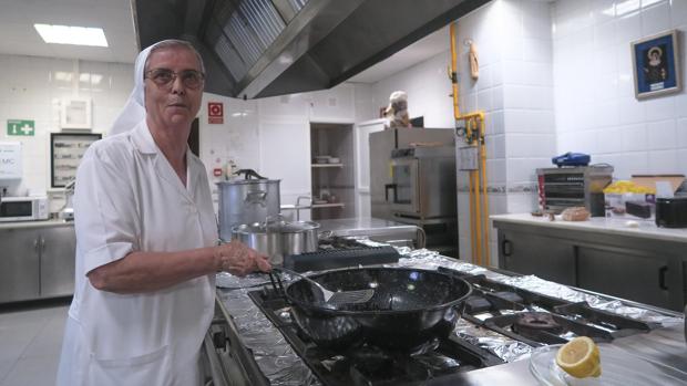 «Al comedor llegan cada vez más sevillanos con trabajos temporales»