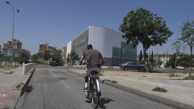 Espadas estudia trasladar la Bienal de Flamenco a la Factoría Cultural del Polígono Sur