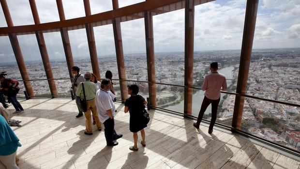 El hotel de Torre Sevilla no podrá abrir este viernes al no tener licencia