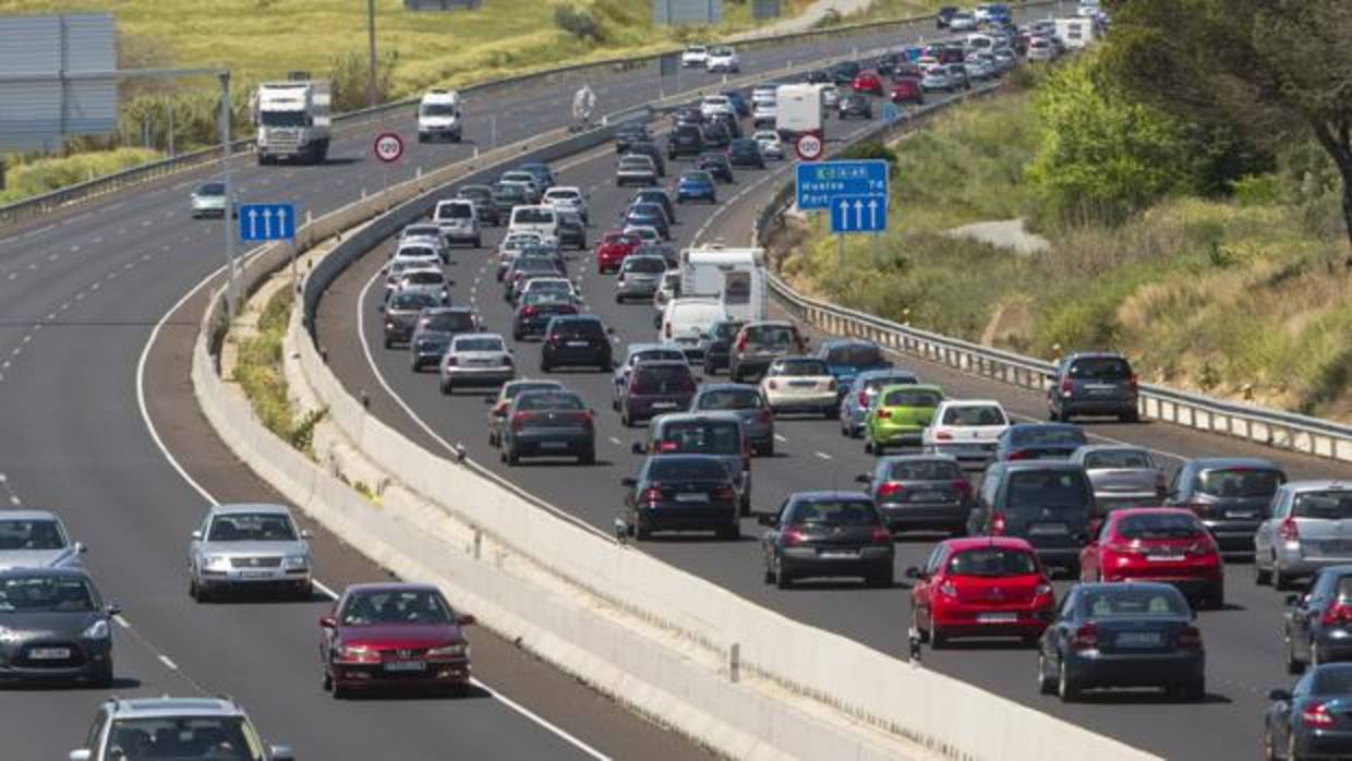 Circulación de vehículos en la autovía A-49