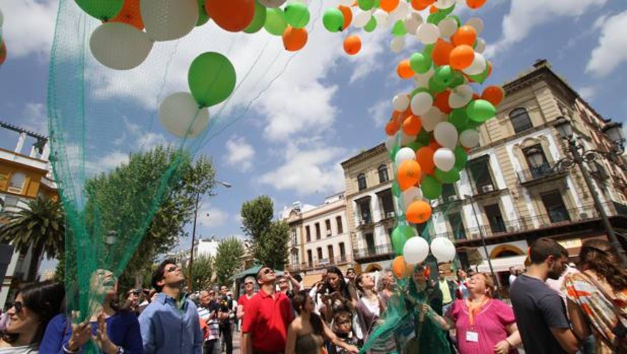 Suelta de globos de la Asociación de Fibrosis Quística