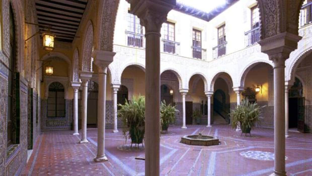 Patio del palacio de los Condes de Ibarra, construido en el siglo XVIII y reformado en el XIX