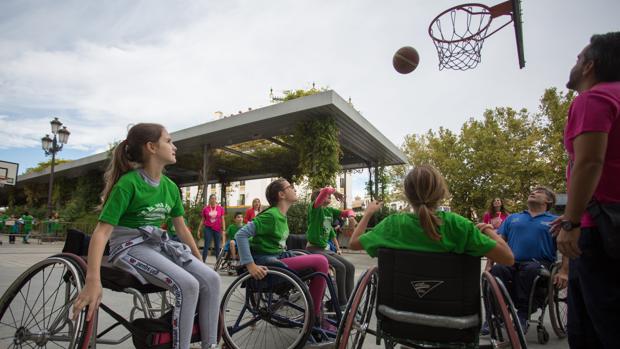 Más de 350 alumnos sevillanos de primaria «se ponen en la piel» de personas con discapacidad