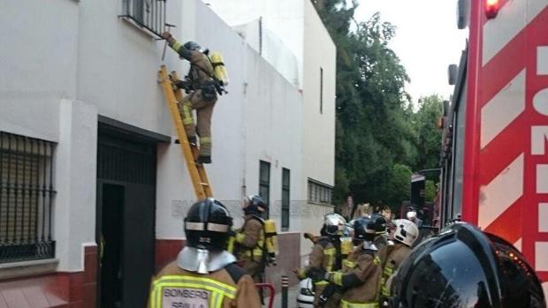 Sin heridos tras una explosión de gas en una vivienda en la calle Cinca de Sevilla