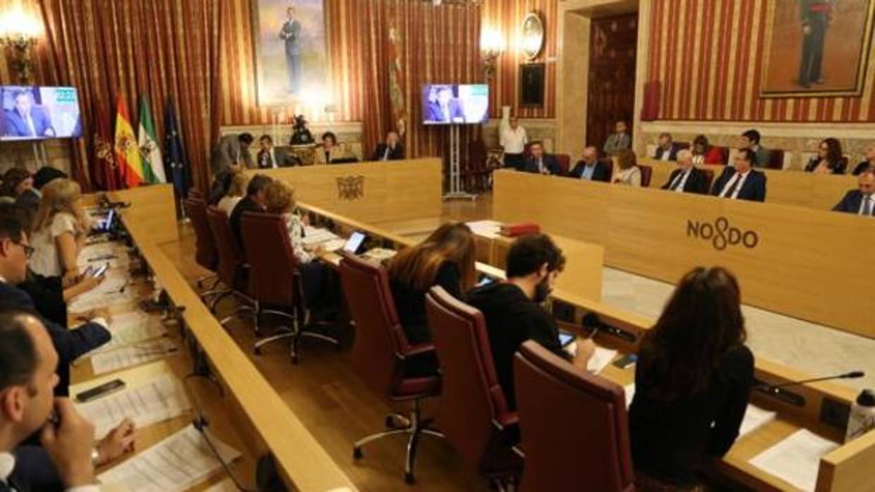 Momento de la celebración del Pleno en el Ayuntamiento de Sevilla
