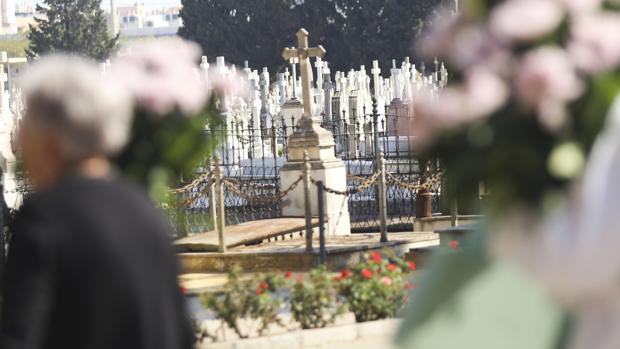 Las incineraciones duplican ya los entierros en el cementerio sevillano de San Fernando