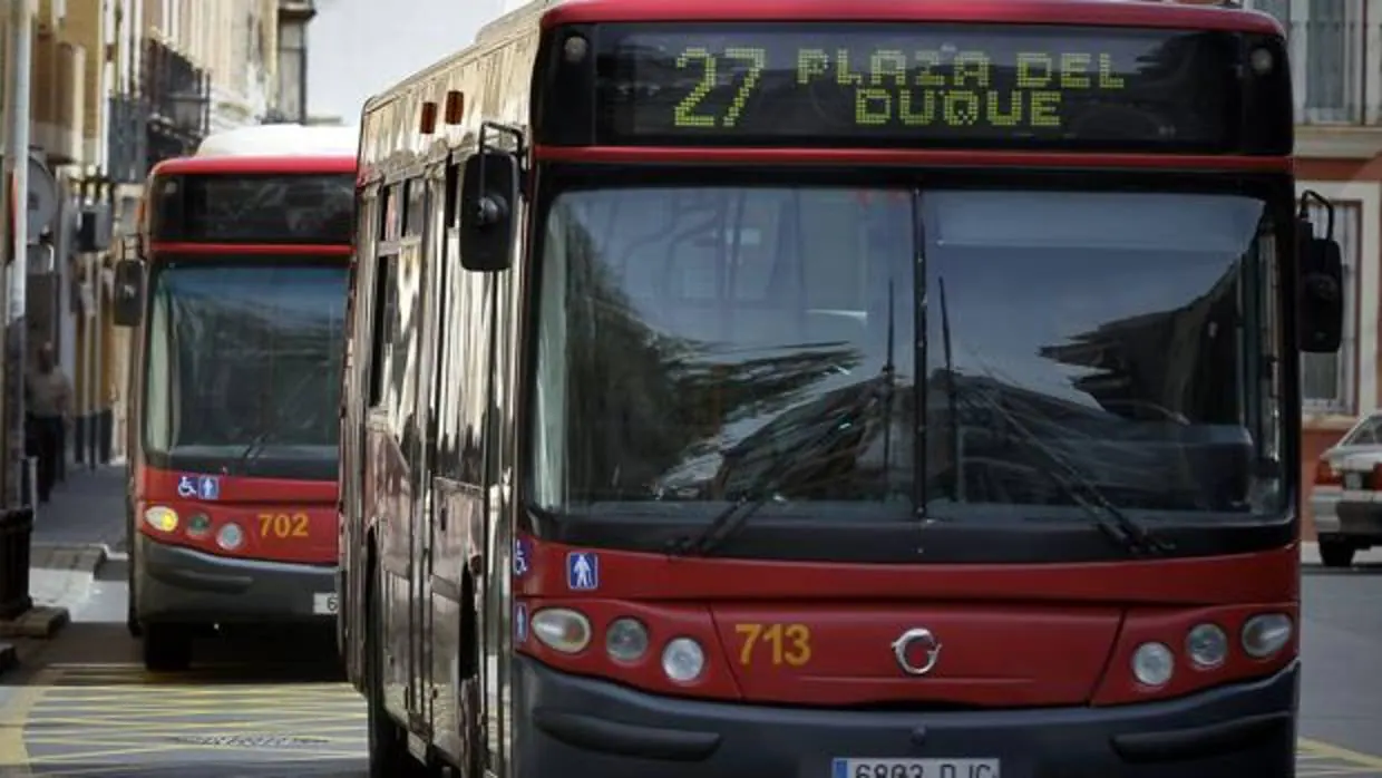 Un autobús de Tussam de la línea 27 en Sevilla