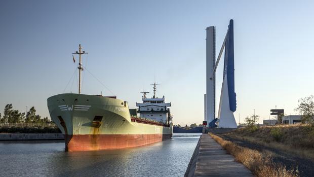 El puerto de Sevilla inicia el dragado de mantenimiento en el río Guadalquivir