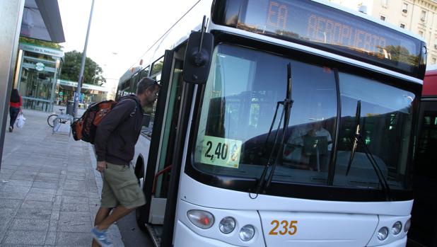 El autobús al aeropuerto aumenta su frecuencia desde este fin de semana