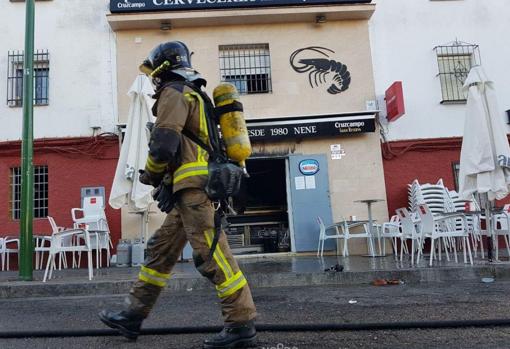 Arde la cocina de un bar en la calle Tórtola de Sevilla