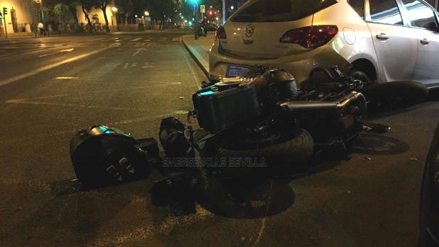 Colisionan en Sevilla un coche y una motocicleta dando ambos conductores positivos en alcoholemia